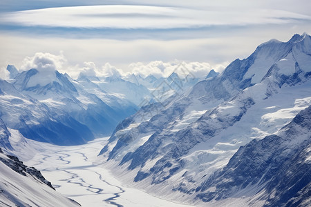 壮观的雪山风景图片