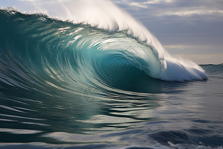 海洋巨浪中的精准艺术图片