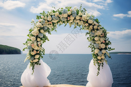 沙滩上的婚礼拱门图片