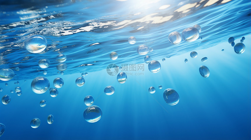 清澈海底的气泡图片