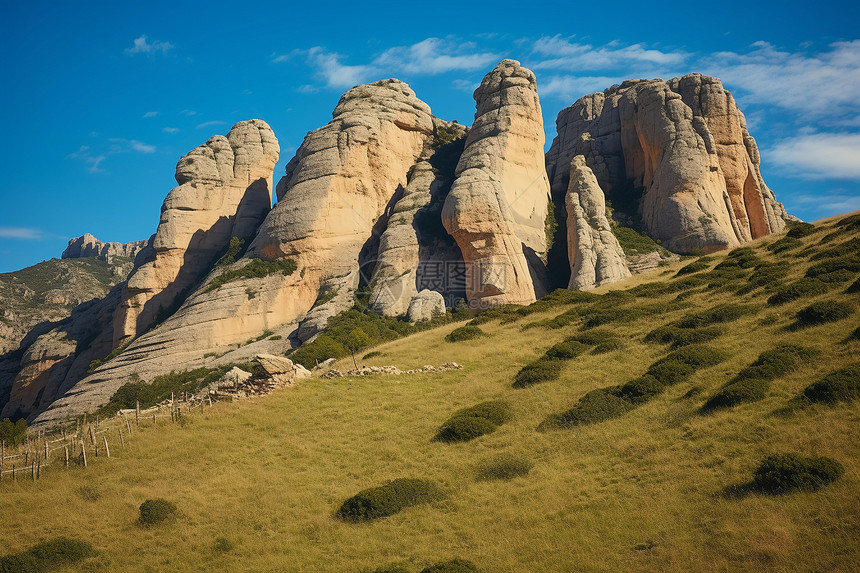 天然形成的岩石山脉景观图片