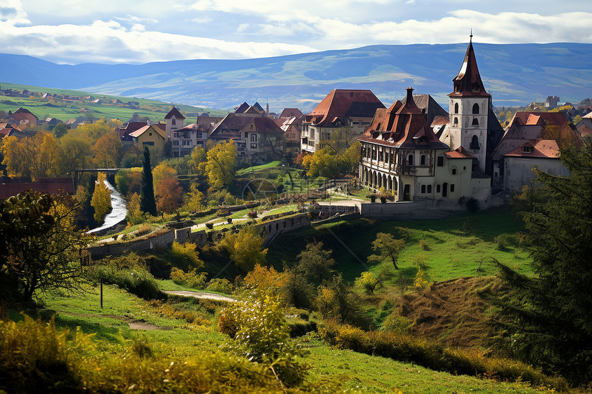 夏季山间欧洲传统城堡建筑图片