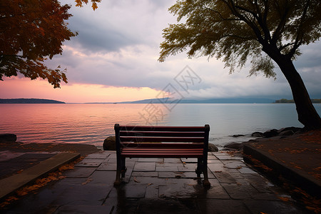 日落时海岸的木椅背景图片