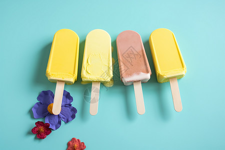 色彩缤纷的夏日冰淇淋背景图片