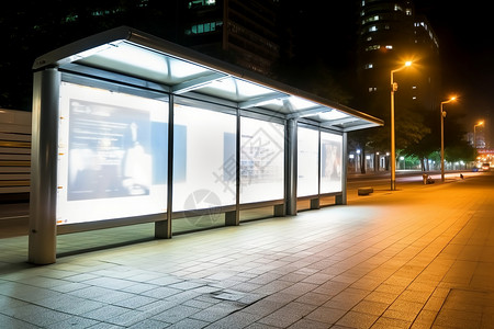 夜晚城市公交站的广告牌背景图片