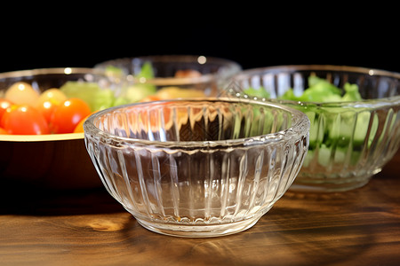 盛放餐饮的透明玻璃碗背景图片