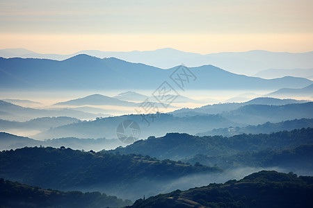 美丽的蓝色山脉背景图片