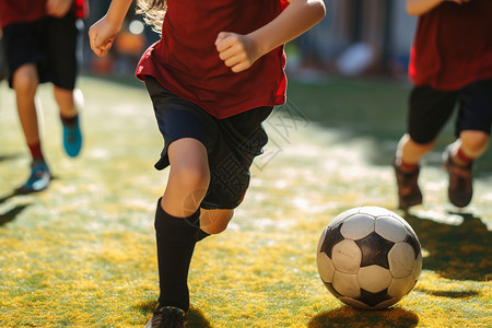 足球队logo少年足球队尽情奔跑的草坪上背景
