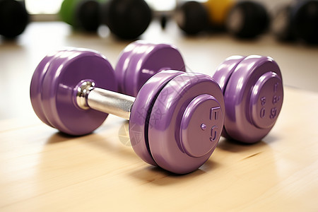 地板上健身的紫色哑铃背景图片