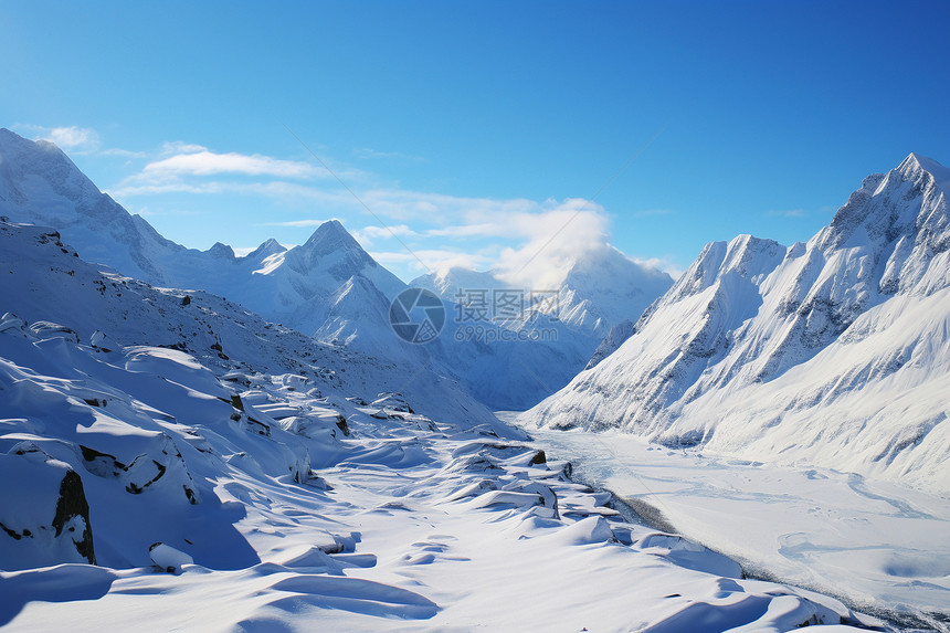 冰雪皑皑的高山图片