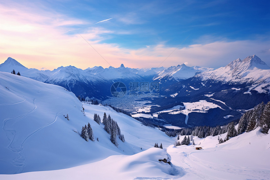 冬季雪后宁静的山间景观图片