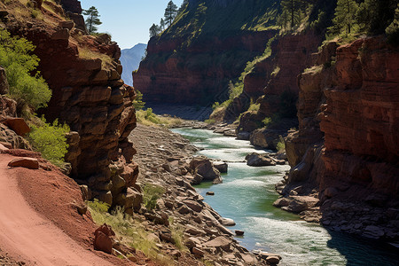 峡谷中的一条河流背景图片