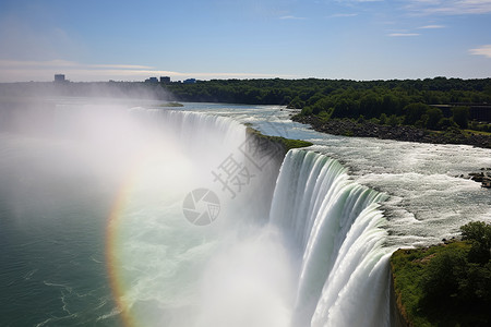 户外瀑布中的彩虹背景图片