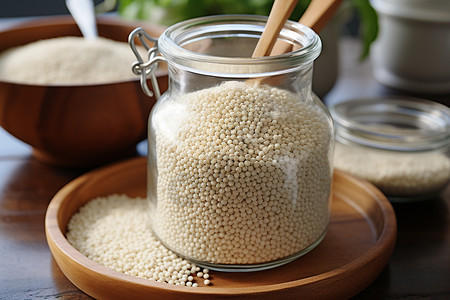藜麦种子玻璃罐中的营养谷物背景
