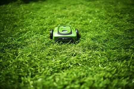 草坪修剪草坪上的割草机器人背景