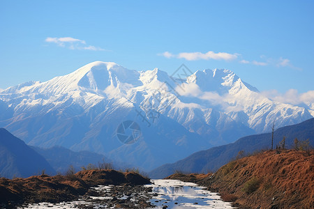 冰雪皑皑的山脉背景图片