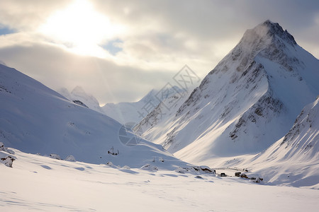 雪山顶峰岩石山脊高清图片