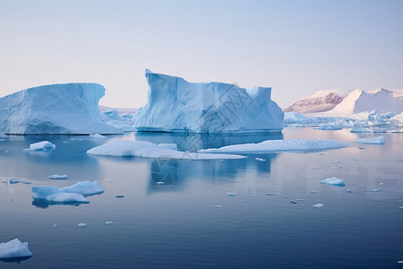 湖上漂浮的大冰山背景图片