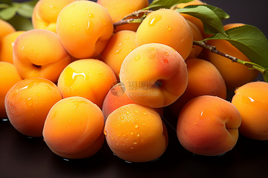鲜美多汁的杏子水果图片