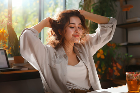 有飘逸长发的女性背景图片