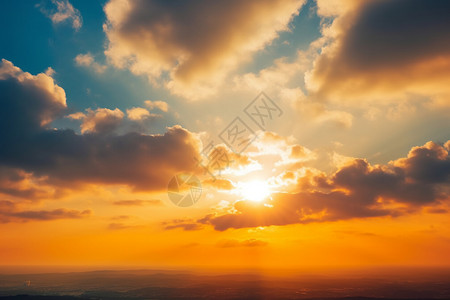 日落时天空中的云彩背景图片
