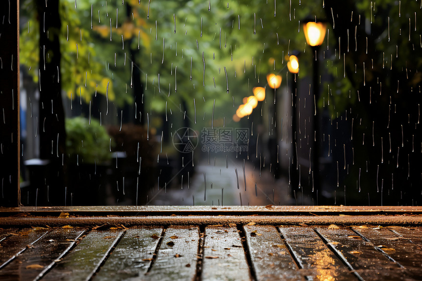 雨水打湿的木地板图片