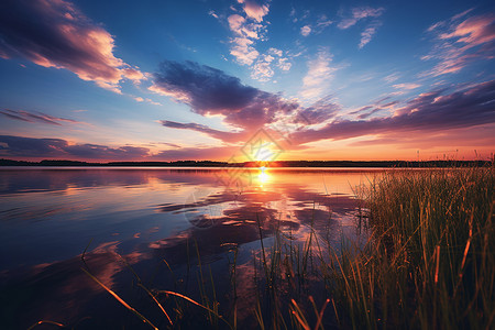 湖边的夕阳背景图片