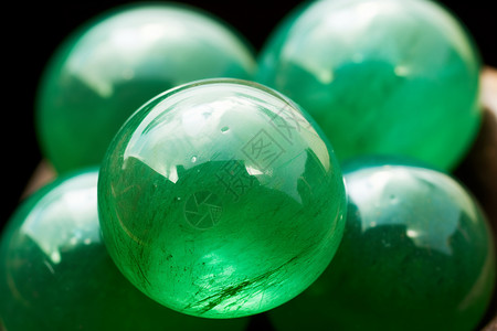 圆形的绿色珠子背景图片