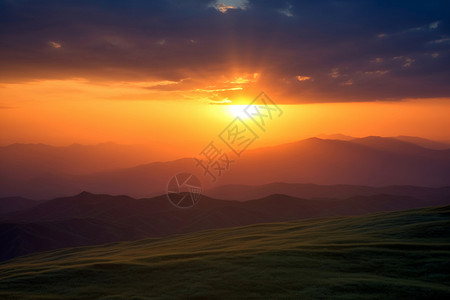 夕阳下的山脉背景图片