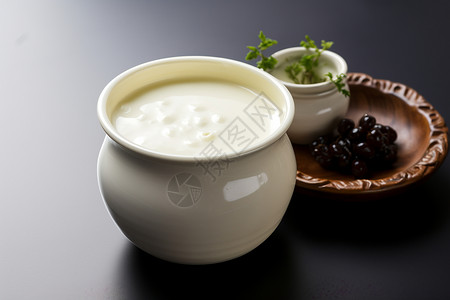 酸奶发酵菌主图桌面上美味的发酵酸奶背景