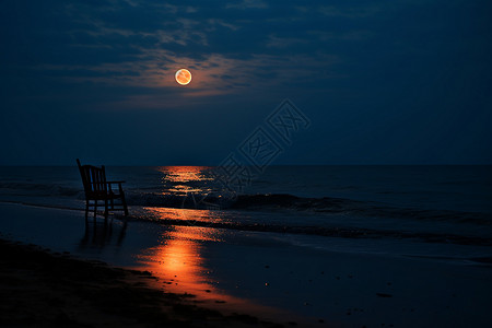 夜晚的红月和海洋背景图片