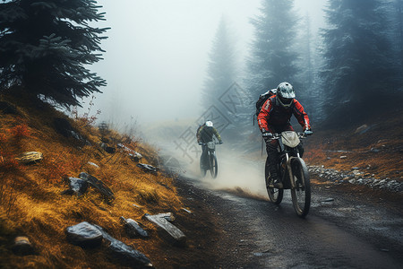 森林越野山林里的摩托车骑行背景