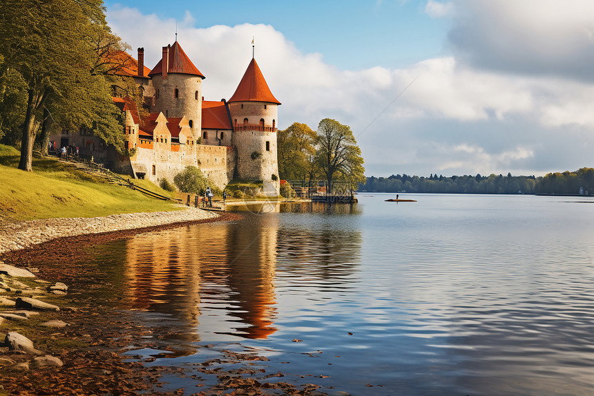 湖畔古堡的美丽景观图片