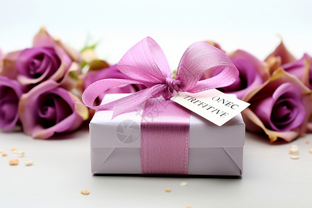 礼盒上的紫色丝带和花朵背景图片
