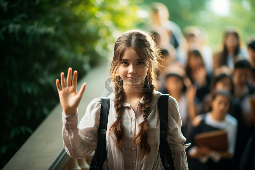 大学校园中的女大学生图片