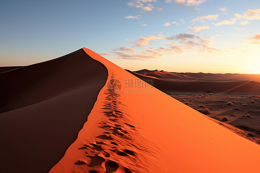 日落时的沙漠景观图片