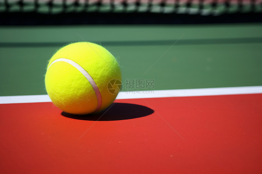 网球比赛中的网球图片