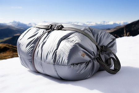 雪山露营的睡袋背景图片