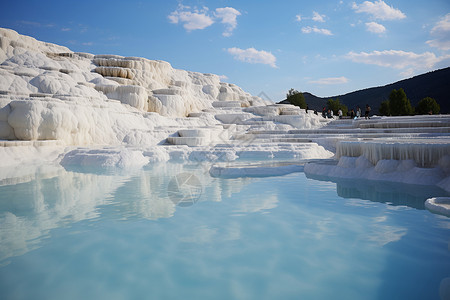 沉积的水池里的矿物沉积背景