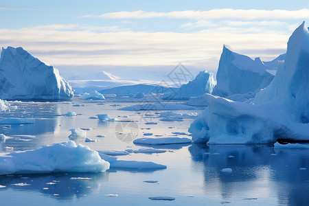 冰山群在海中漂浮高清图片