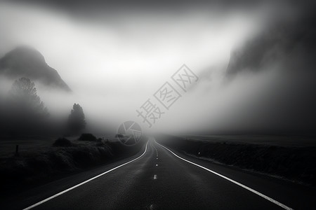 迷雾笼罩的公路背景图片