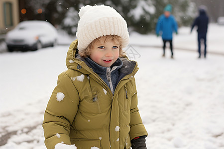 男孩在雪地里快乐玩耍背景图片