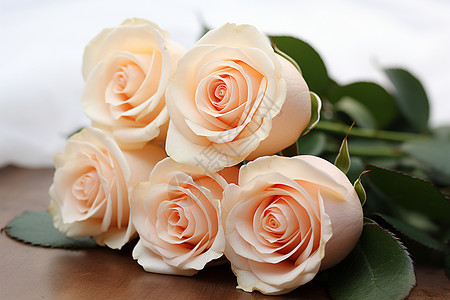 桌子上的玫瑰花束背景图片