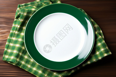 绿白相间的陶瓷餐盘背景图片