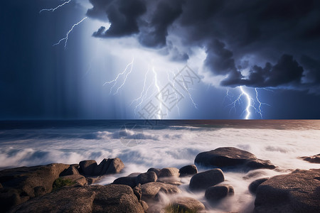 雷暴雨天气的海洋景观高清图片