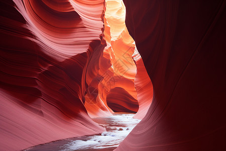 洞穴探险红岩石壁与流水相映美丽背景