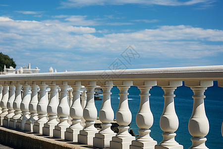 海边白色栅栏背景图片