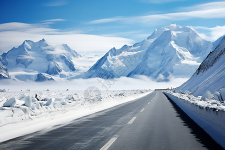 冰雪覆盖的高山公路背景图片