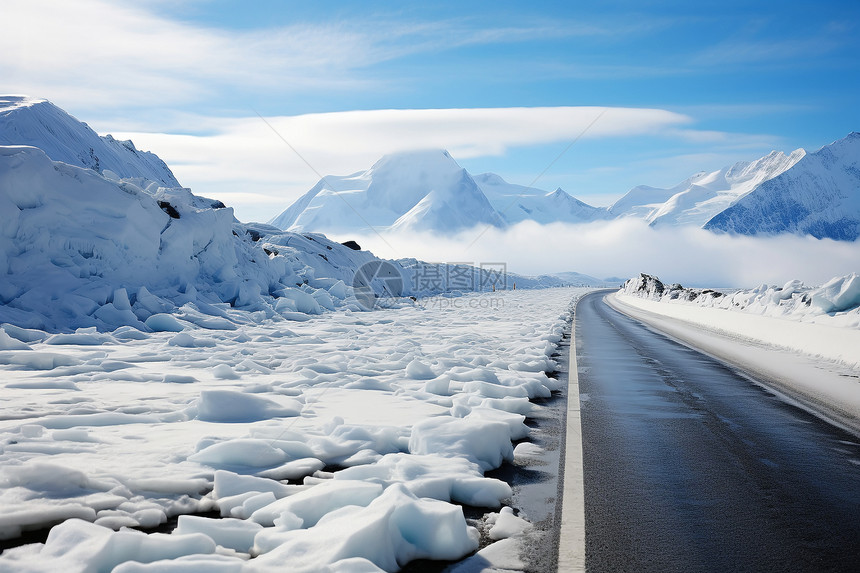 冬季公路上的雪景图片