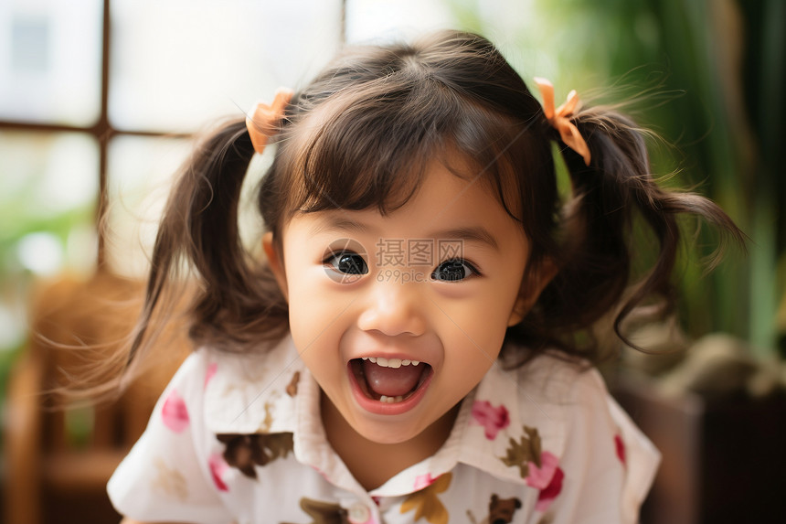 欢乐微笑的亚洲宝宝图片